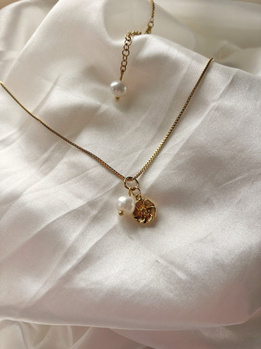 Florecer Necklace